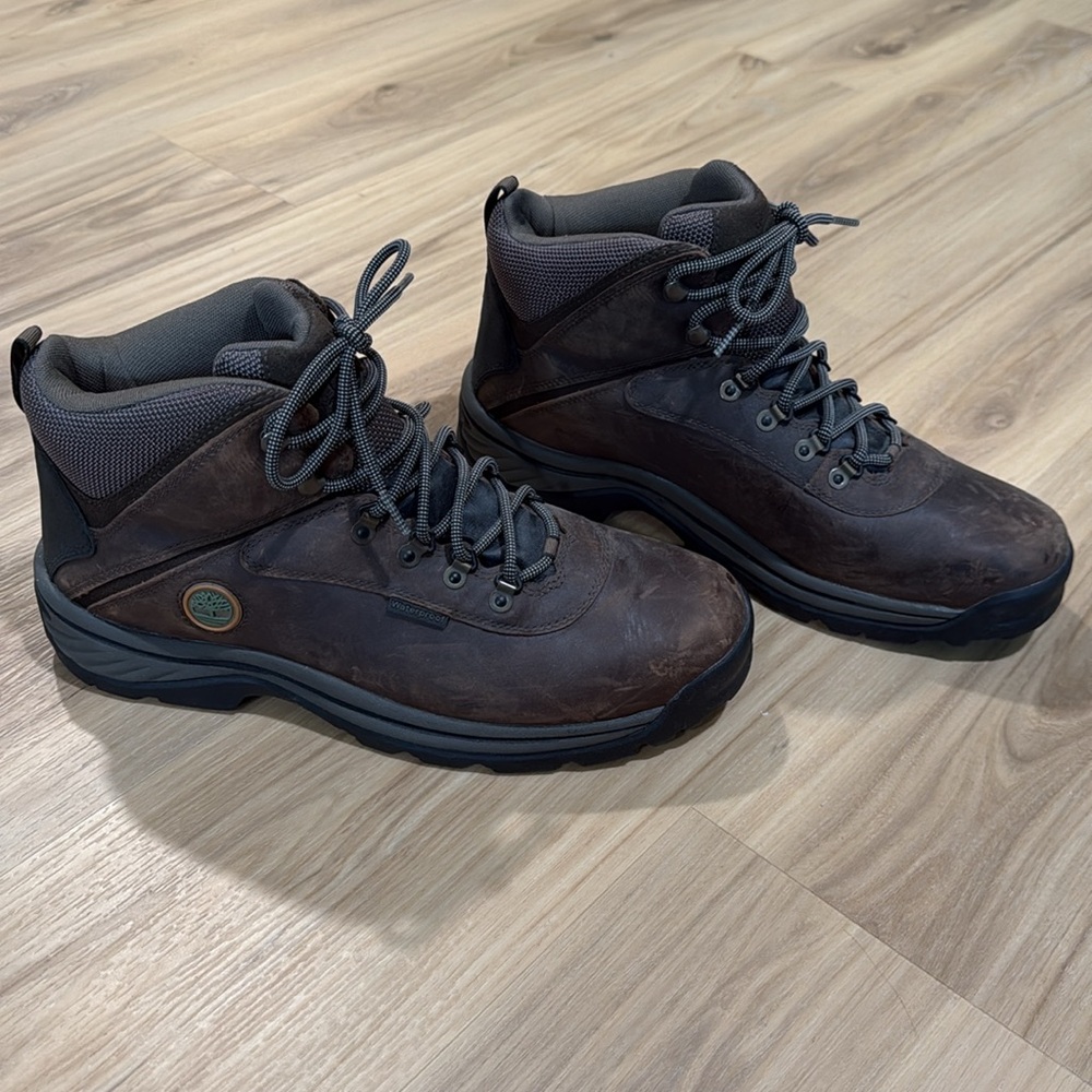Men’s Timberland Hiking Boots. - Picture 3 of 10